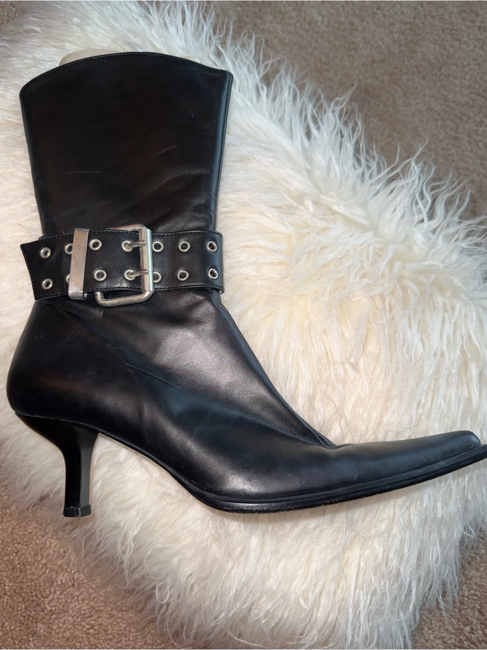 Vero Cuoio Black Leather Pointed-Toe Mid-Calf Boots with Buckle Strap